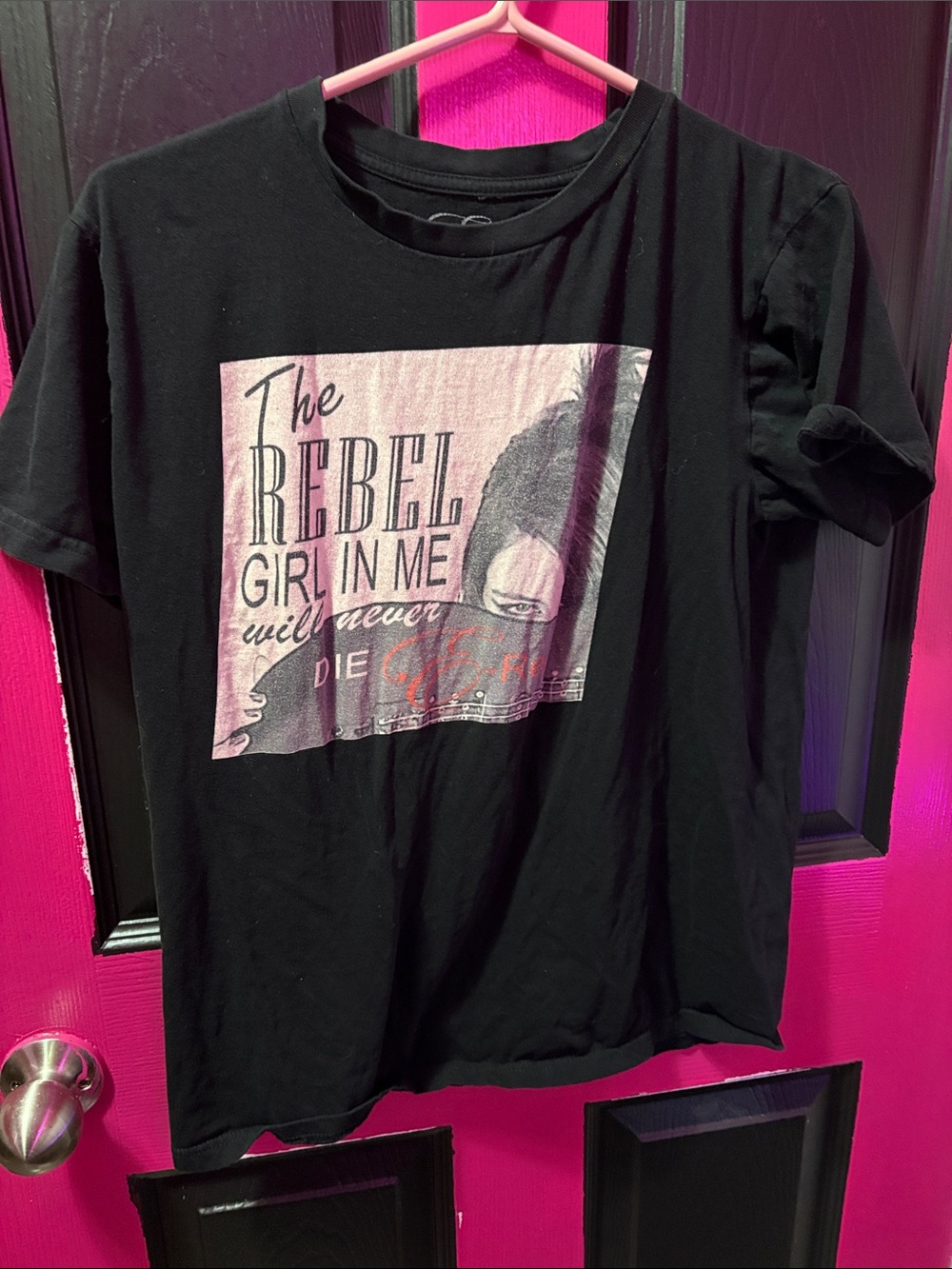 Black Graphic Tee "The Rebel Girl"